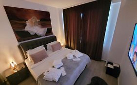 Alessia lux apartament prima linie malul mării
